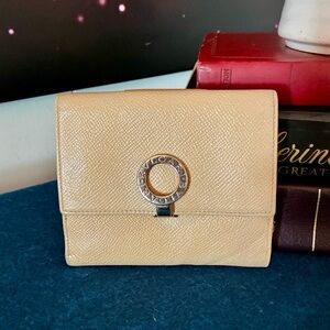 Bvgalri Clasp Leather Bifold Wallet